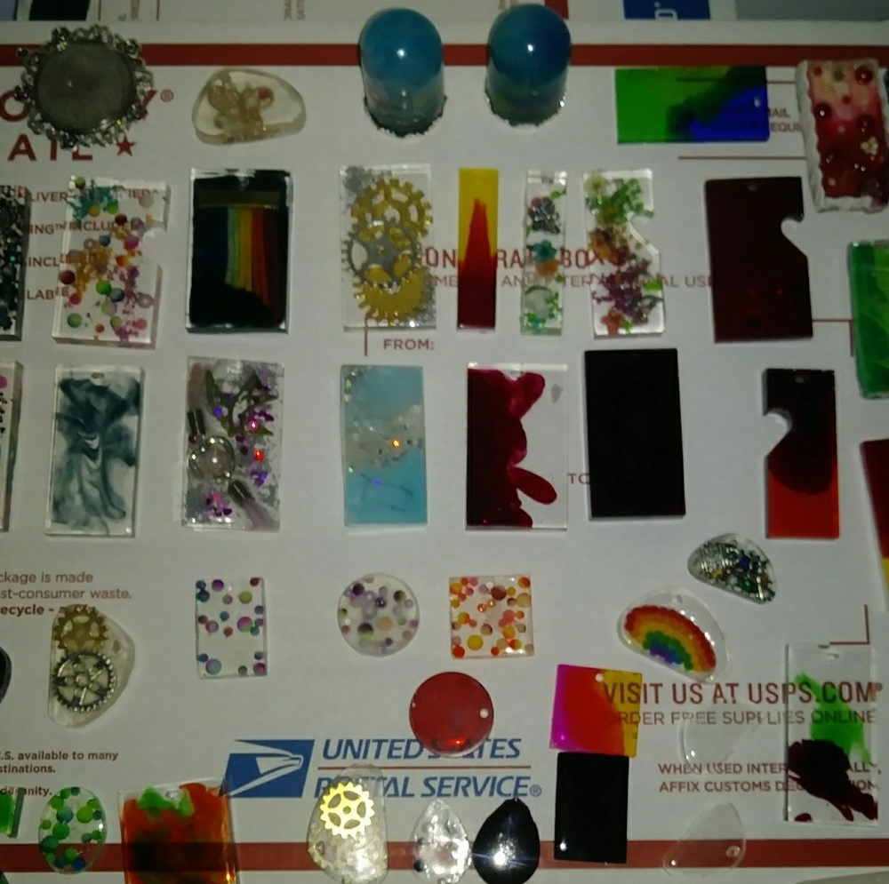 HANDMADE FULLY CUSTOMIZABLE RESIN JEWELRY